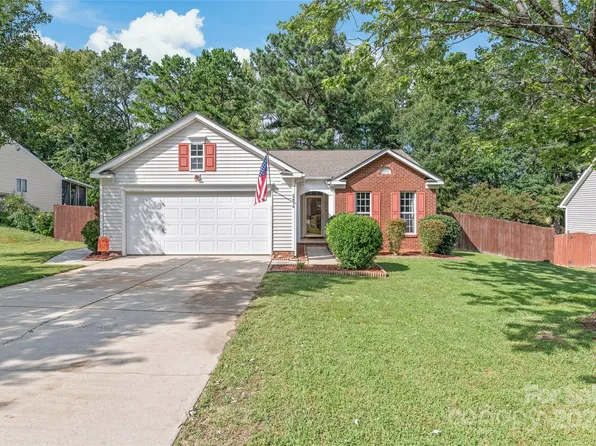 2414 Coatsdale Ln, Matthews, NC 28104