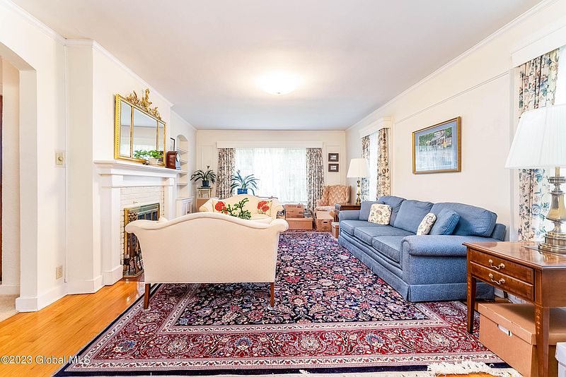 5th image of 1463 Regent Street