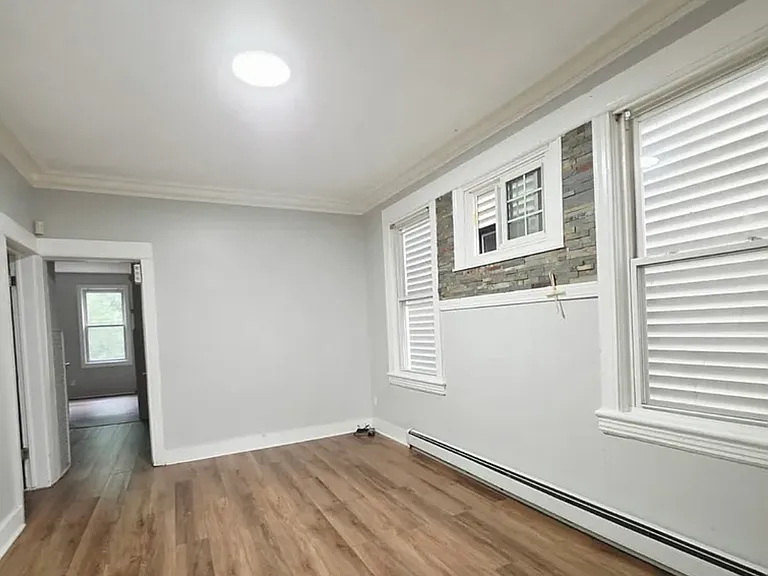 84 Winfield Ave — Photo 3