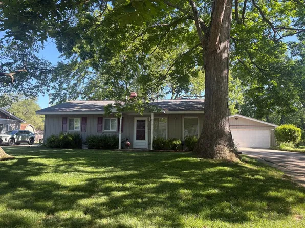 6284 Woodsdale Dr, Grand Blanc, MI 48439