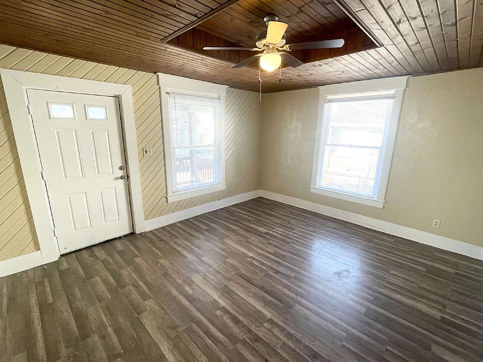 1st image of 1453 Blaine Ave