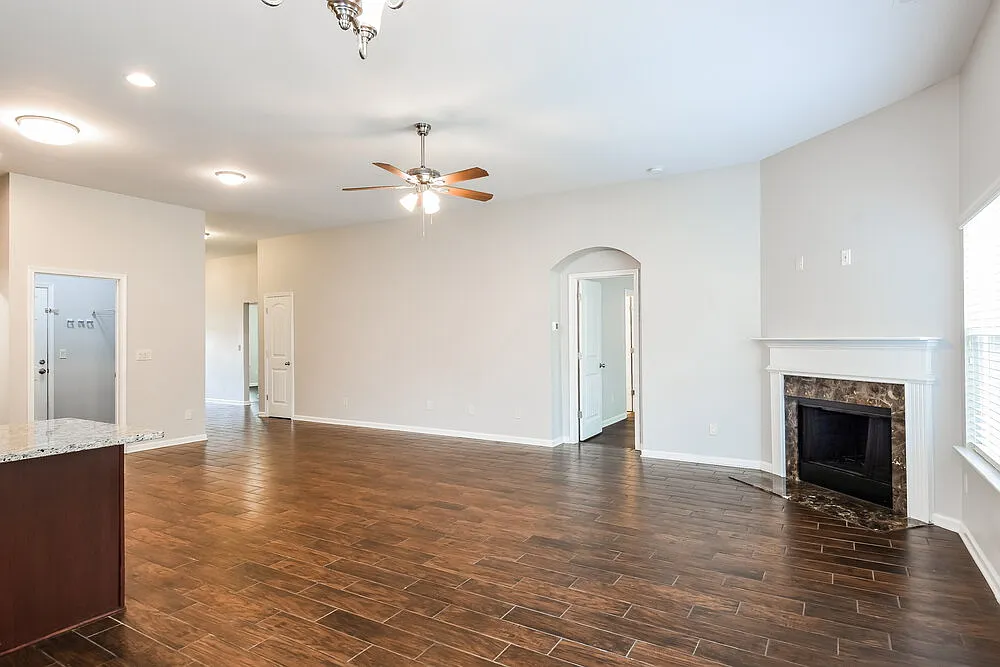 3 bed, 2.0 bath, 1444 sqft, $2,160 — Photo 3