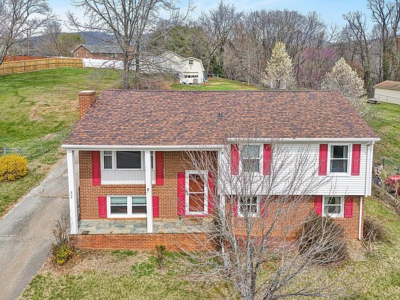 2nd image of 808 Mason Rd