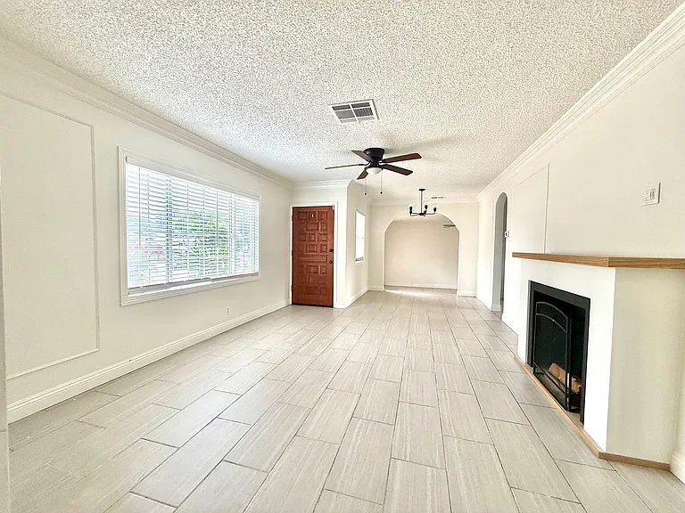 9666 Laurel Ave — Photo 3
