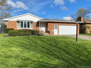 291 Donna Lea Blvd, Williamsville, NY 14221