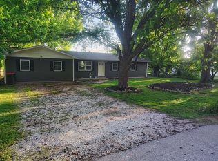 125 E Chrysler Ave, Clever, MO 65631