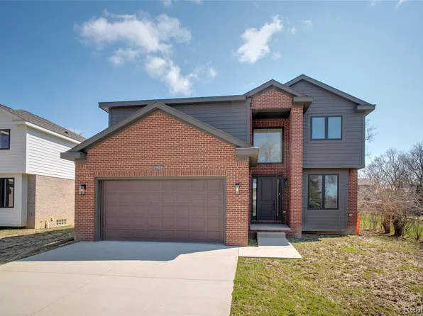 2921 Walsh Dr, Rochester Hills, MI 48309