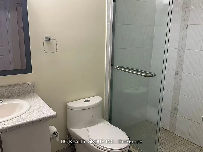1606 Queen St E #3 — Photo 7