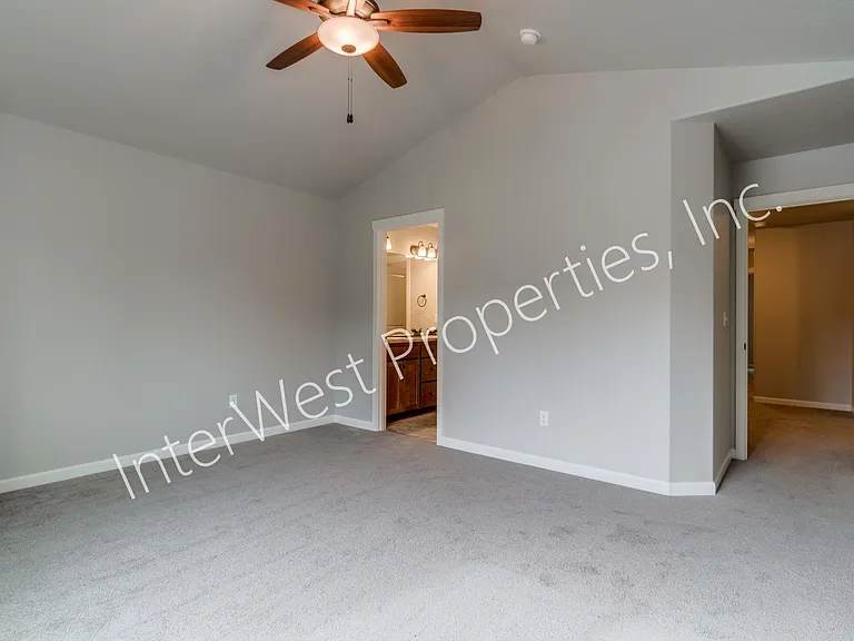 10316 NE 61st Cir — Photo 13