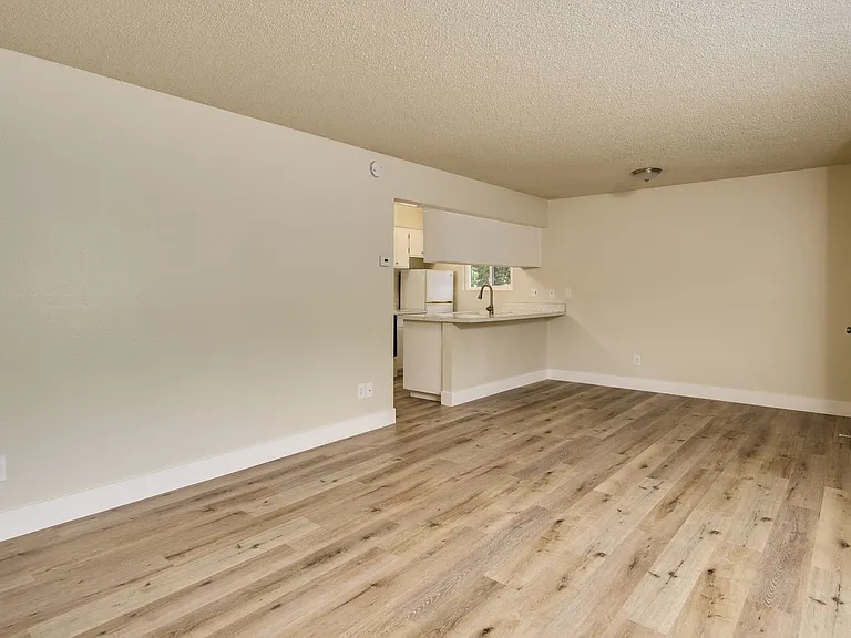 1500 Sheridan Ave — Photo 5
