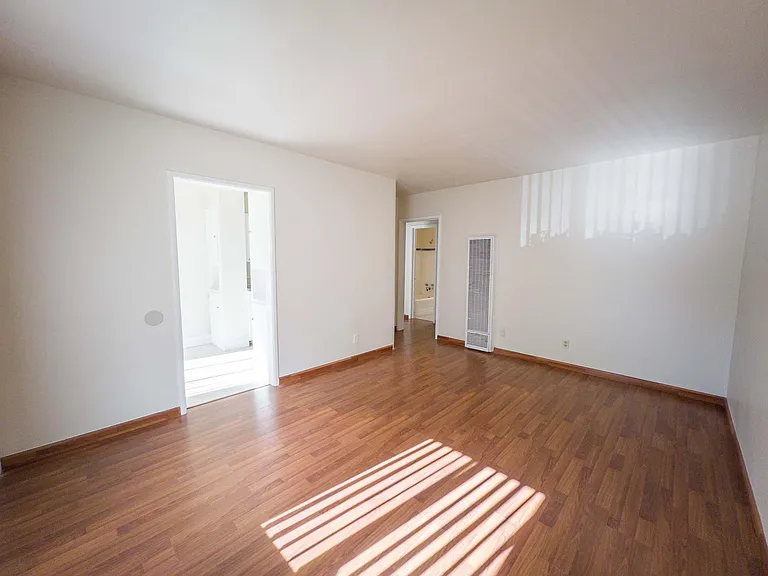 1721 O St #6 — Photo 1