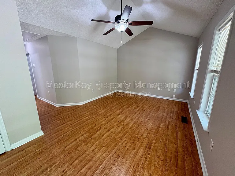 317 Cross Hill Ln — Photo 5