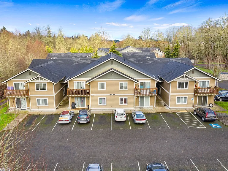 The Perfect Blend of Recreation and Relaxation at Fairway Oaks — Photo 15