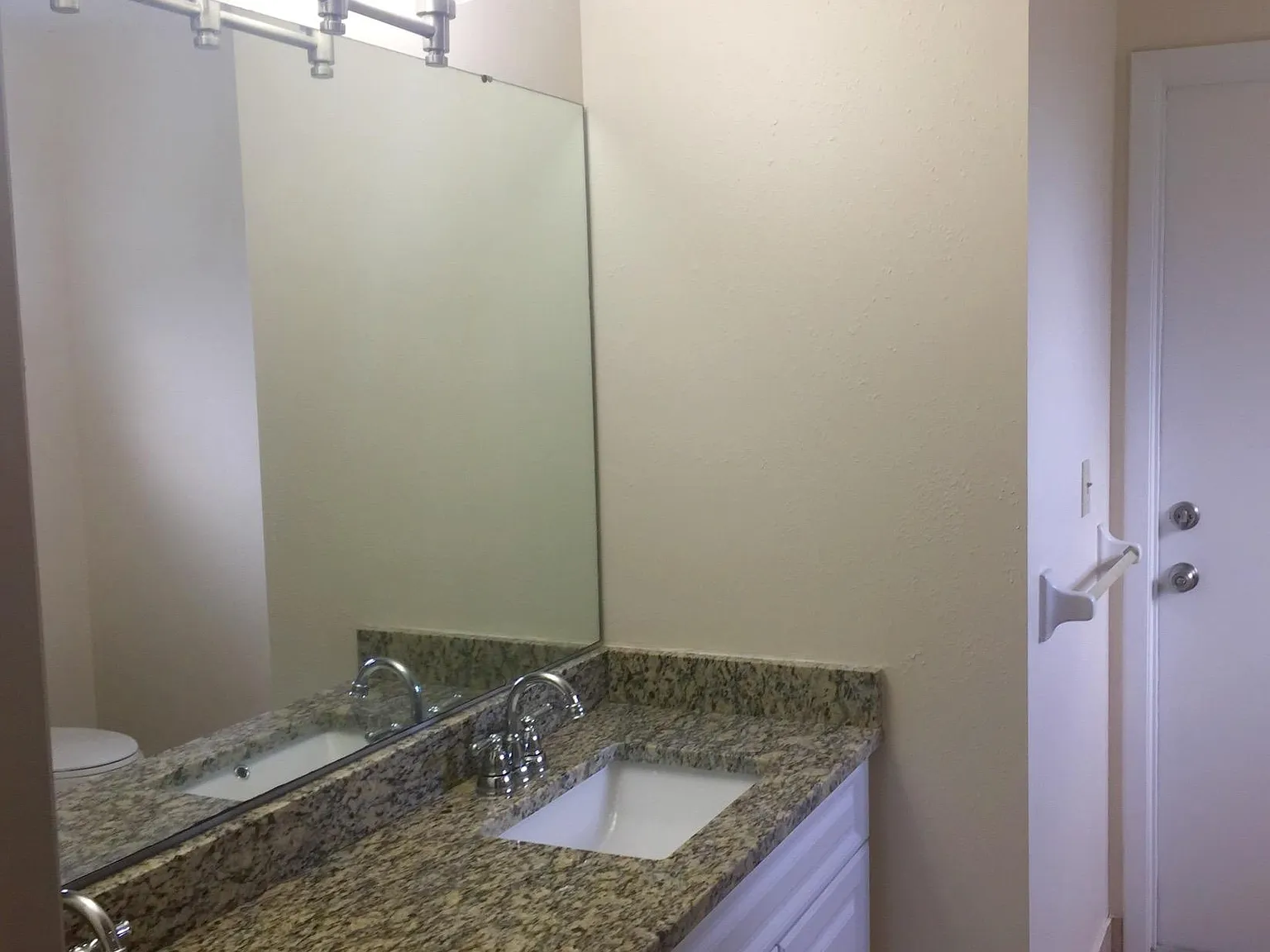 3 bed, 1918 sqft, $2,850 — Photo 2