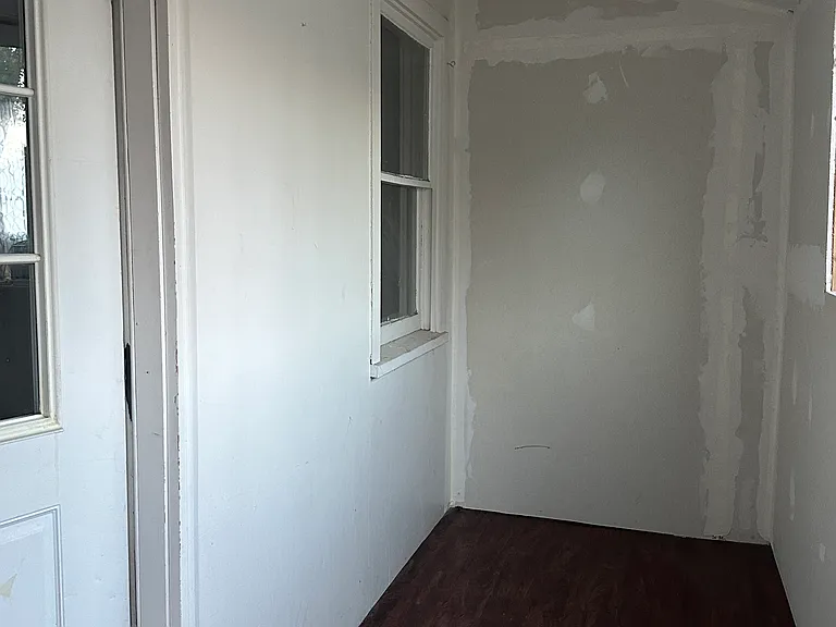 807 1/2 W Buffalo St — Photo 3