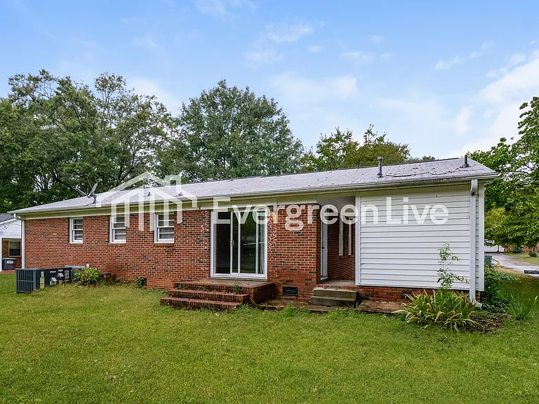 1011 Holly Dr — Photo 14