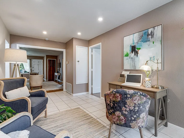 2030 W Lincoln Ave — Photo 25