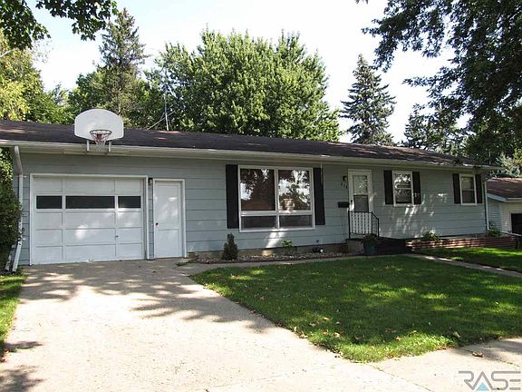 2nd image of 214 W Lincoln St