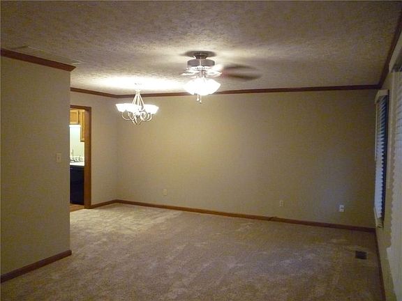 4th image of 416 Eagle Crest Dr