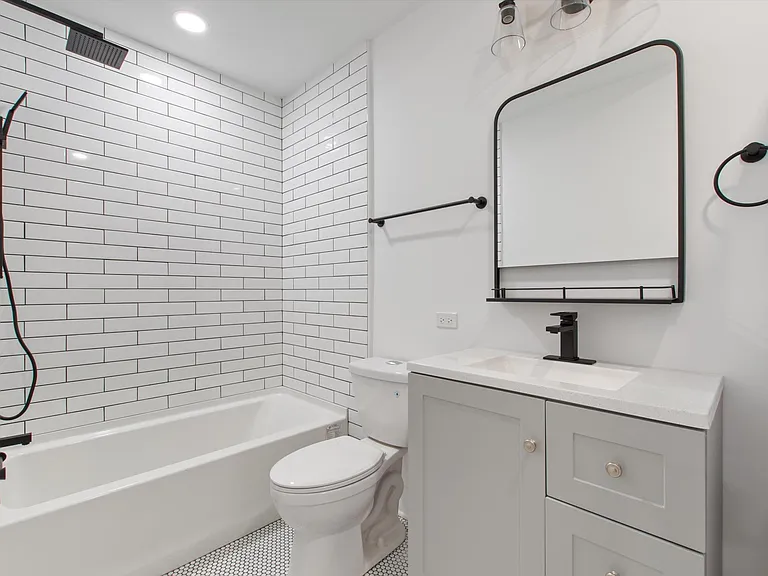 2318 N Sacramento Ave #GF — Photo 13