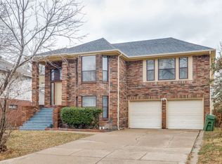 6323 Rising Meadow Dr, Arlington, TX 76018
