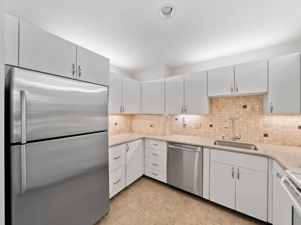 100 Parks St APT 27, Duxbury, MA 02332