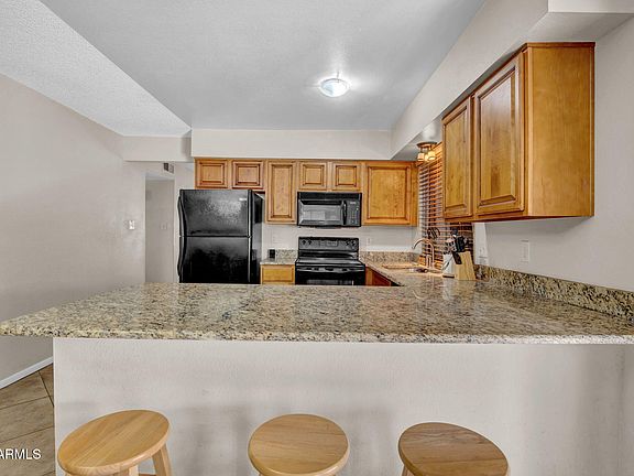 5th image of 564 N SANTA ANNA Street