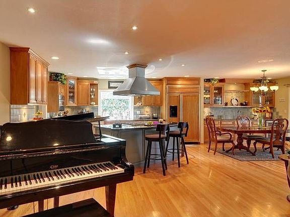 2nd image of 2858 Forbes Ave