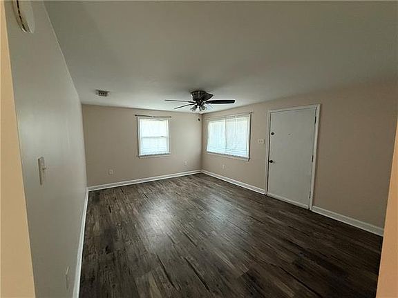 2nd image of 616 Oriole St