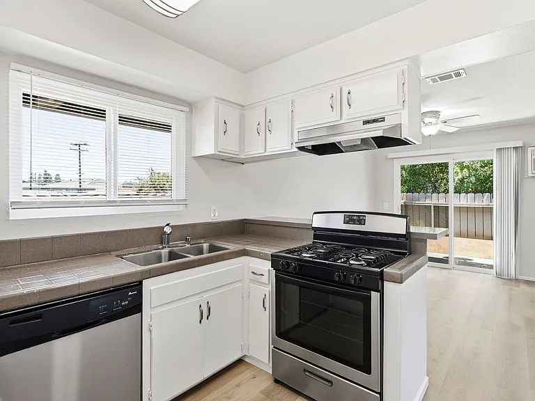 16002 Pasadena Ave — Photo 5