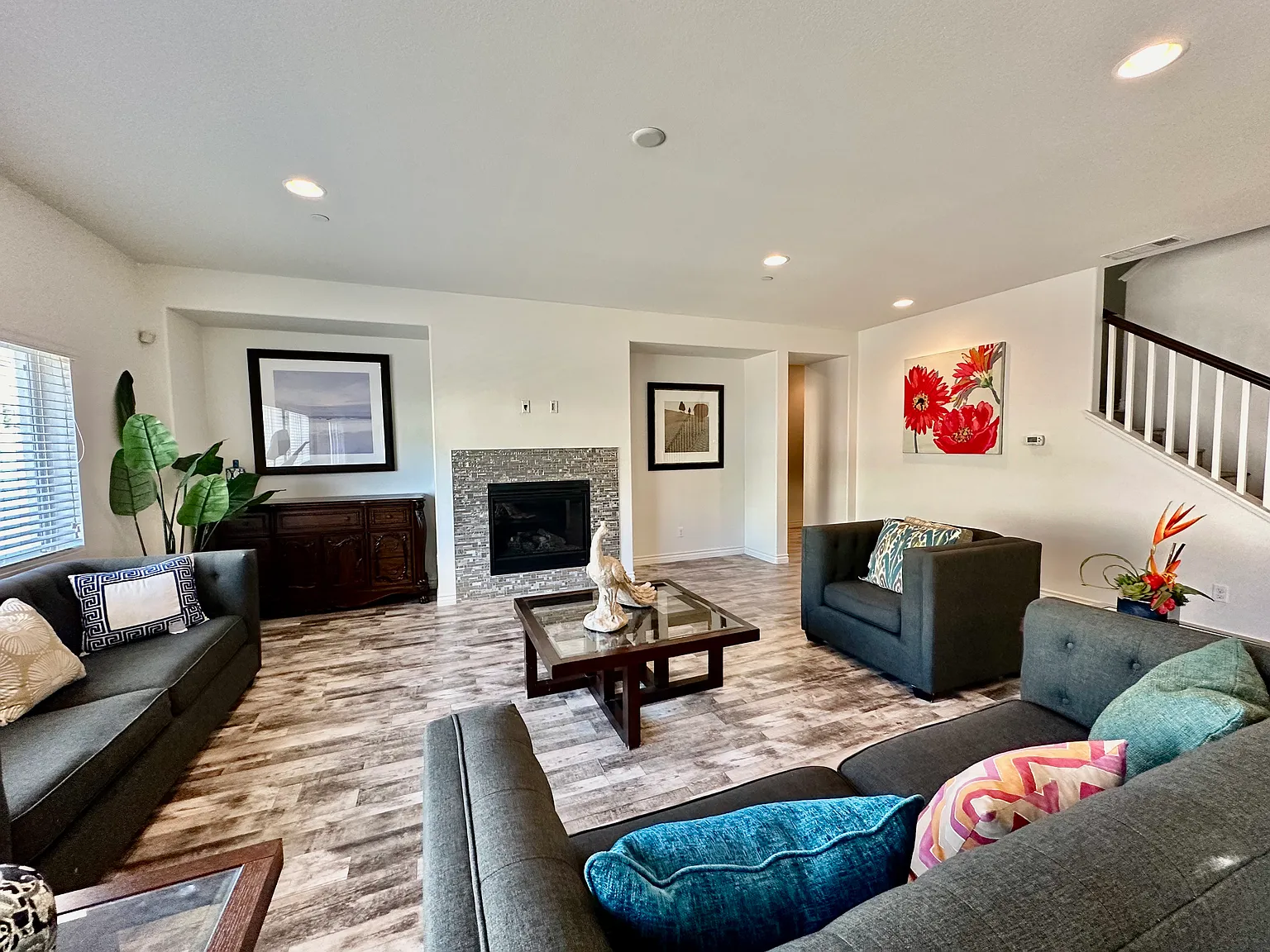 5 bed, 3806 sqft, $4,950 — Photo 4