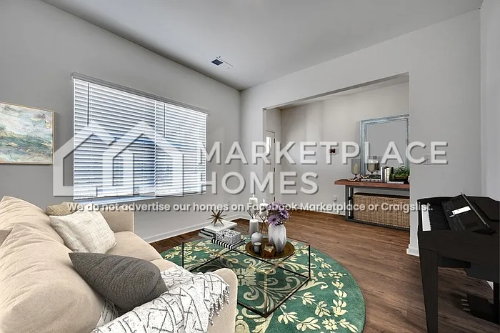 1027 Park View Dr — Photo 3