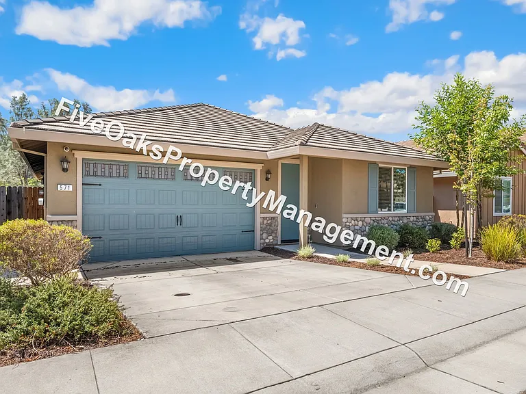 571 Willow Ridge Ct — Photo 2