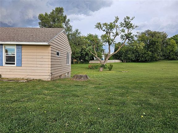 3rd image of 831 Trevillian Dr