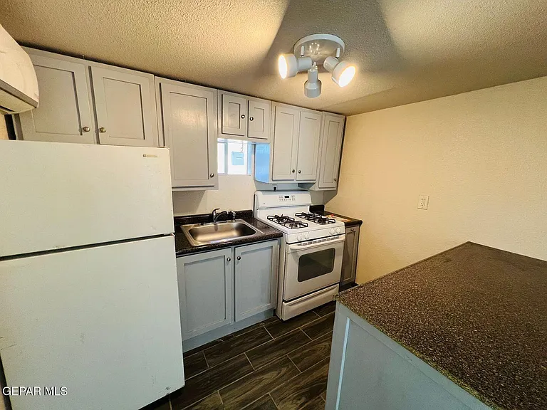 7182 Ponce Dr #B — Photo 5