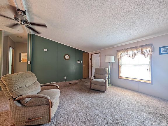 4th image of 59 Foxpointe Ct