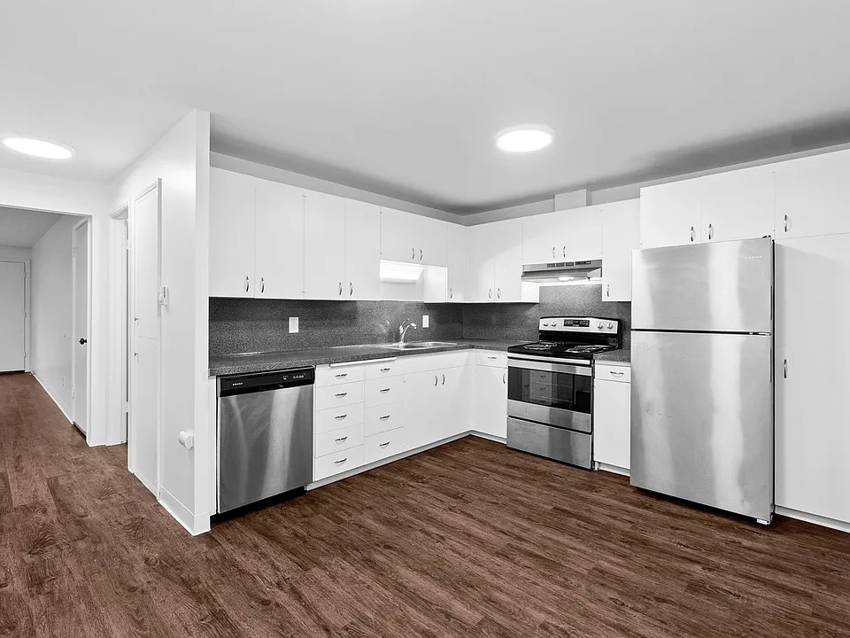 1102-1122 10th Ave SE