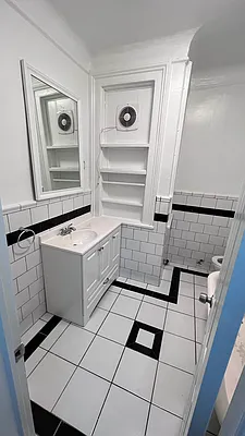 Rented by Salon Realty Corp | media 5