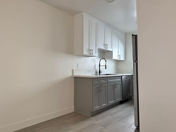 3rd image of 120 S Oxford Ave APT 8