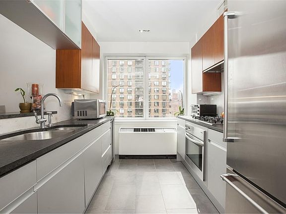 3rd image of 300 E 55th St APT 15D