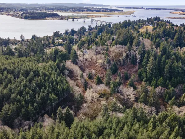 0 Finch Ln, North Bend, OR 97459