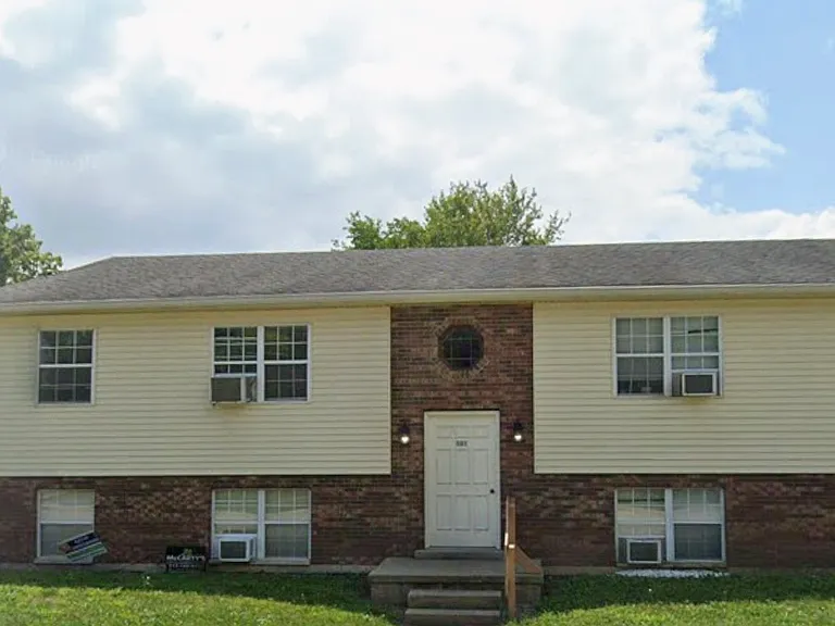 501 W Silver St #B — Photo 7