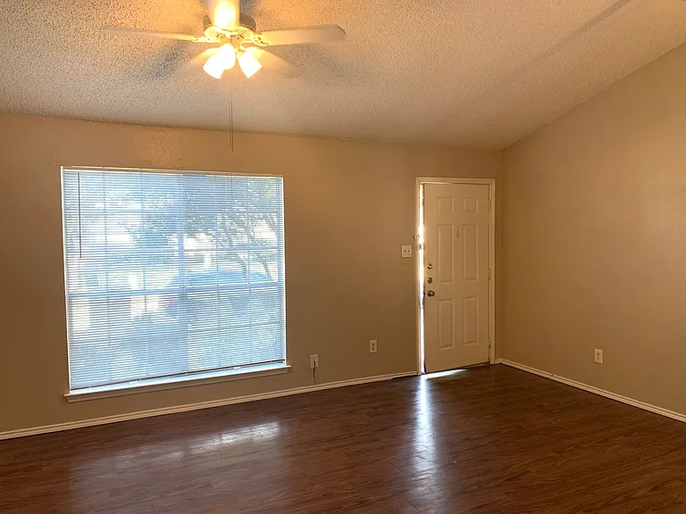 512 Rita Lane — Photo 10