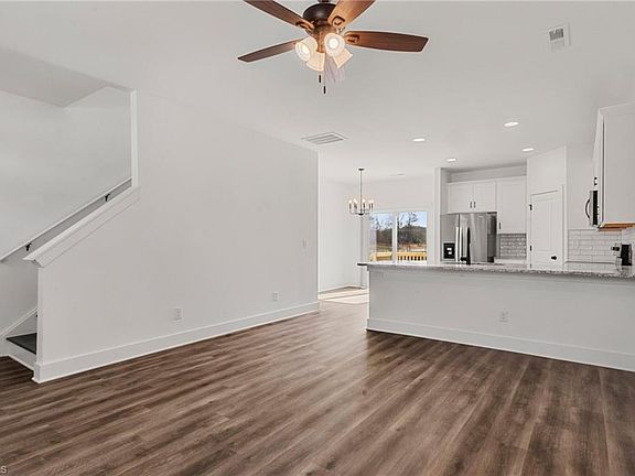 3rd image of 105 Indian Wells Ct