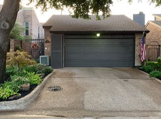 3322 Courtyard Pl, Farmers Branch, TX 75234