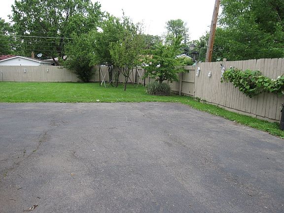 2nd image of 22935 Lake Blvd