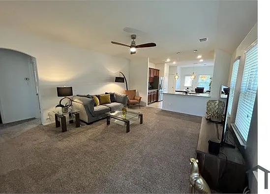 3 bed, 1456 sqft, $2,600 — Photo 2