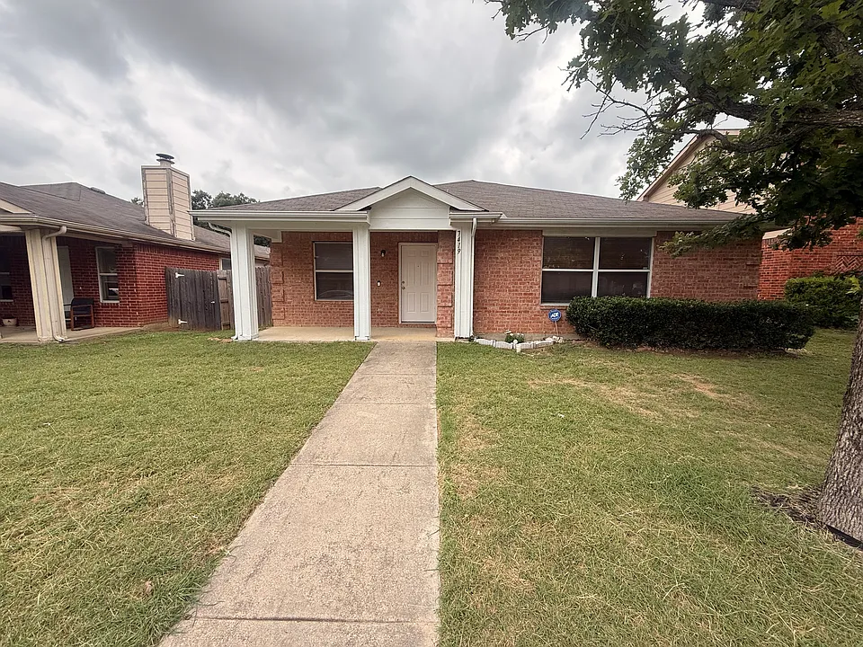 7419 Amber Dr