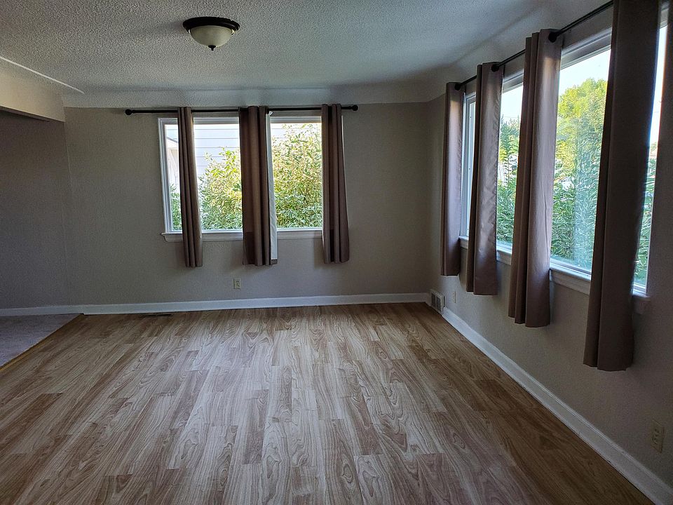 1st image of 210 S Cottonwood Ave