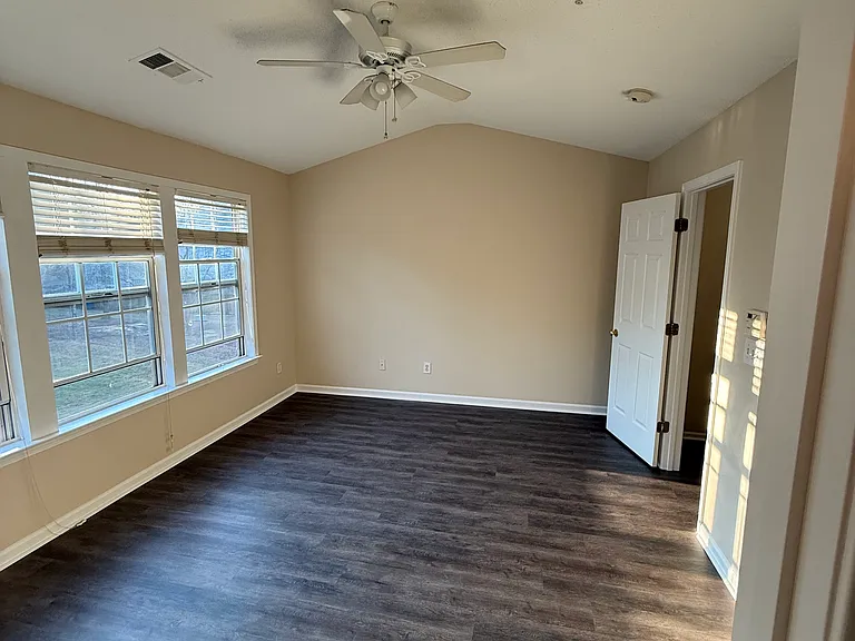 2765 Ashleigh Ln — Photo 13